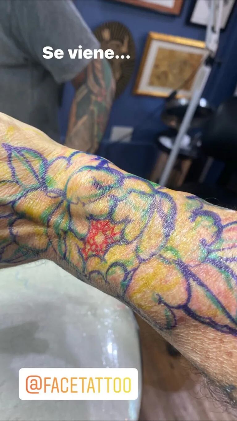 Jorge Rial se tatuó una enorme y colorida flor en su antebrazo: "Así quedó mi nuevo tattoo"