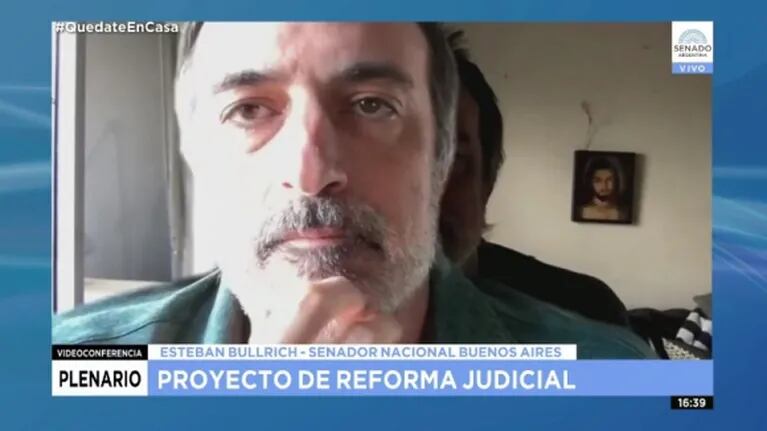 Insólito: Esteban Bullrich colocó una imagen en una videollamada con su cara