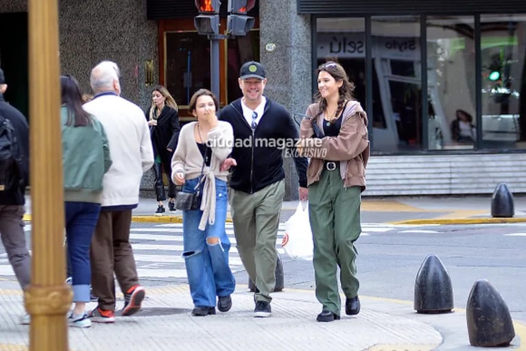 Cómo son los días de Matt Damon en Argentina con su esposa y sus hijas: reencuentros, caminatas y el motivo de su viaje