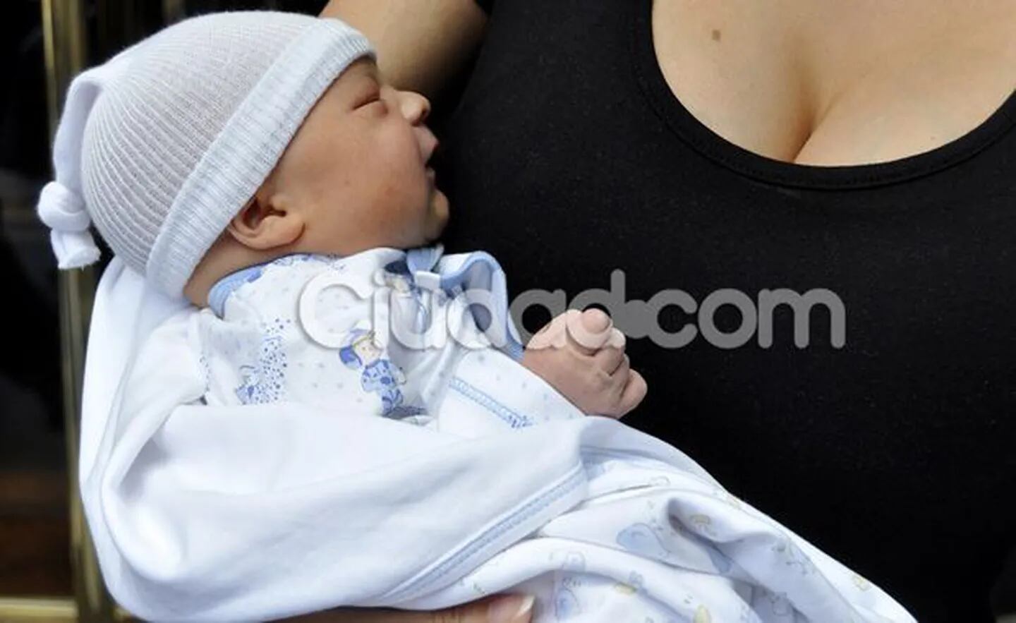 Gisela Bernal, feliz con su bebé y Ariel Diwan. (Foto: Jennifer Rubio - Ciudad.com)