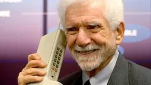 Hoy se cumplen 45 años de la primera llamada por celular