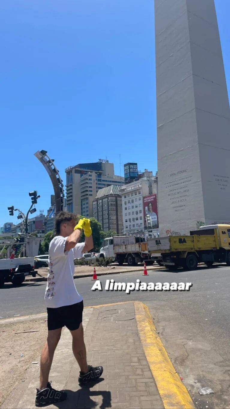 El gran gesto de Santi Maratea tras los festejos por el Mundial: salió a limpiar la zona del Obelisco