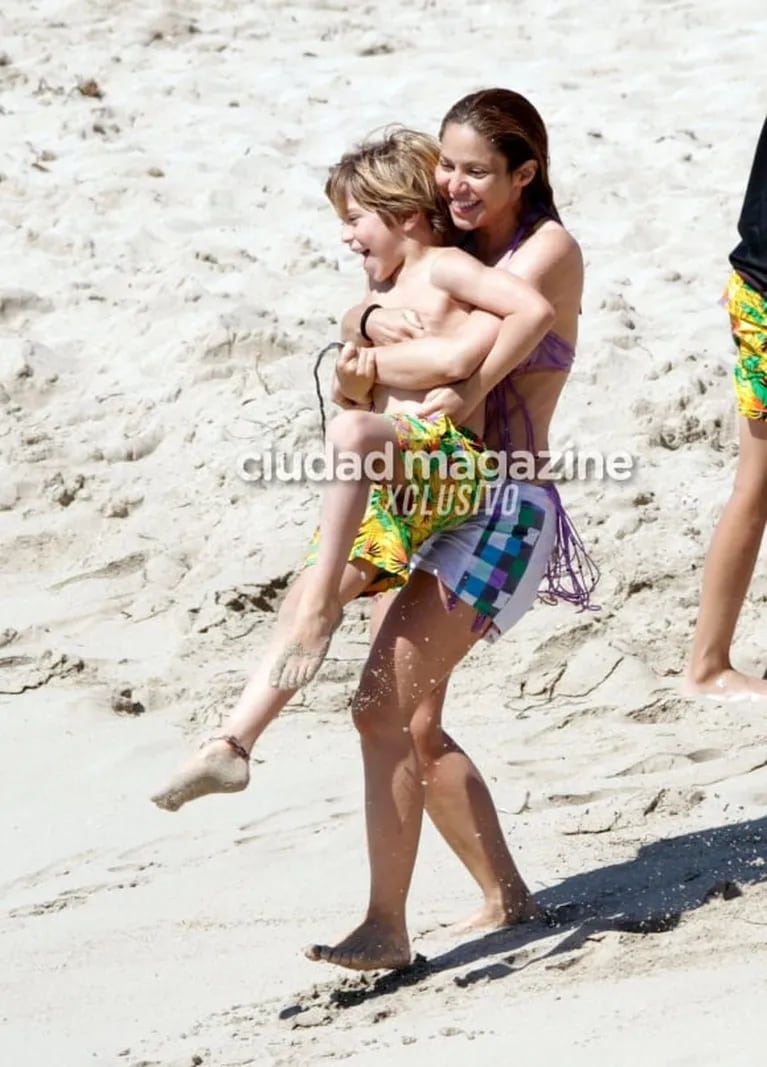 Las fotos de Shakira con sus hijos a pura diversión en las playas de Ibiza