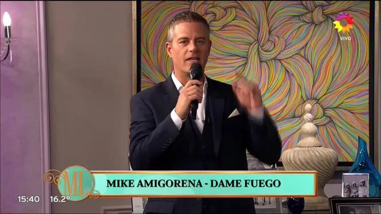 Mike Amigorena cantó "Dame Fuego", de Sandro, en lo de Mirtha… y le llovieron críticas en las redes sociales
