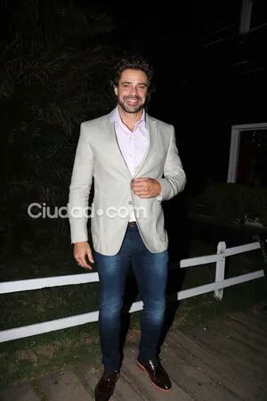Luciano Castro, muy elegante en la reunión del elenco (Fotos: Movilpress).   