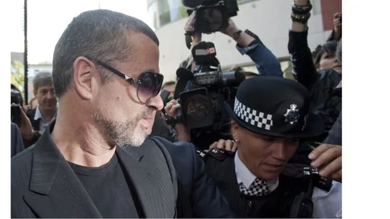 Aug. 24, 2010 - London, Great Britain - National Pictures..PH: Nick Edwards..Singer George Michael, from Highgate, north London, arriving at Highbury Corner Magistrate court charged with driving under the influence of drugs after his car crashed into a high street shop...24/08/10 (Credit Image: © National News/ZUMApress.com)