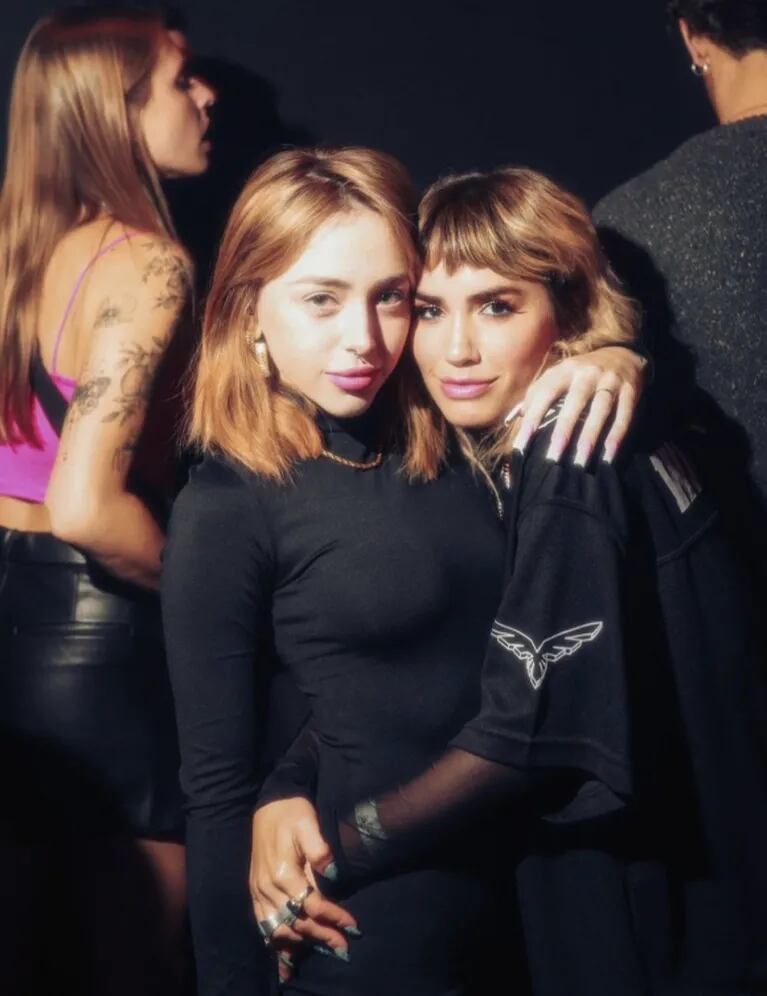 Después de los besos con Lola Indigo, Lali Espósito se sacó una selfie con Nicki Nicole: "Es la reina"