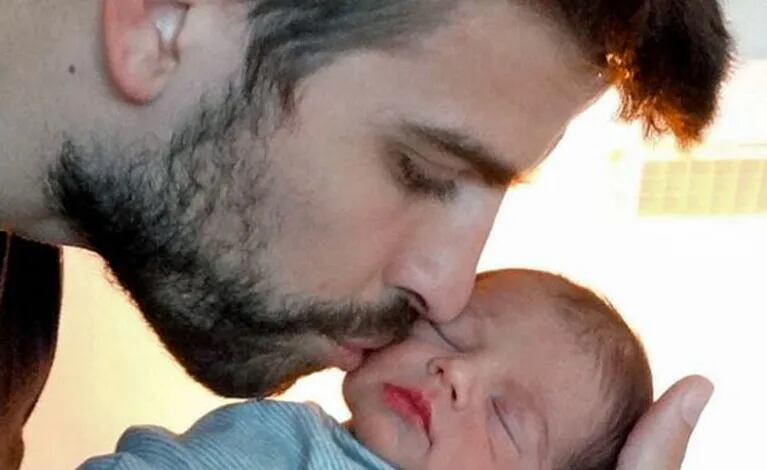La primera foto del hijo de Shakira y Gerard Piqué. (Foto: Web)