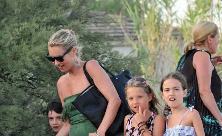 Kate junto a su hija y algunos hijos de amigos 