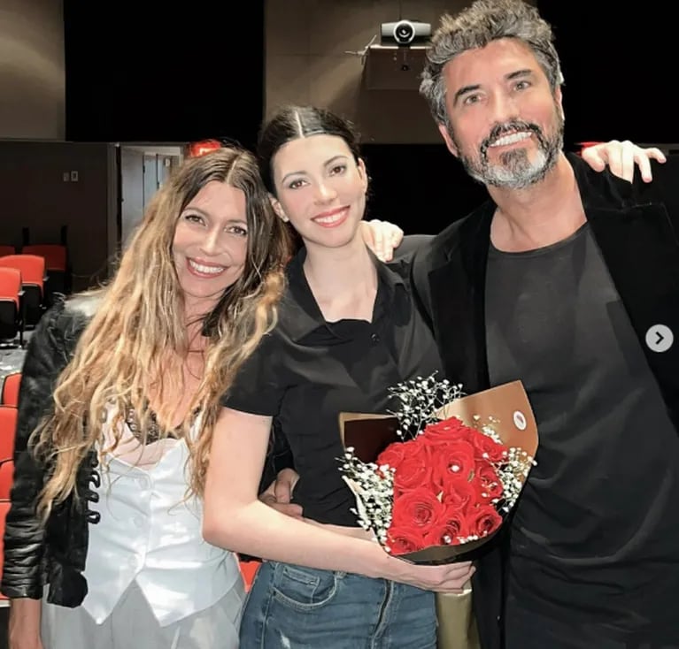 Mónica Ayos y Diego Olivera, emocionados por el debut teatral de su hija en Miami