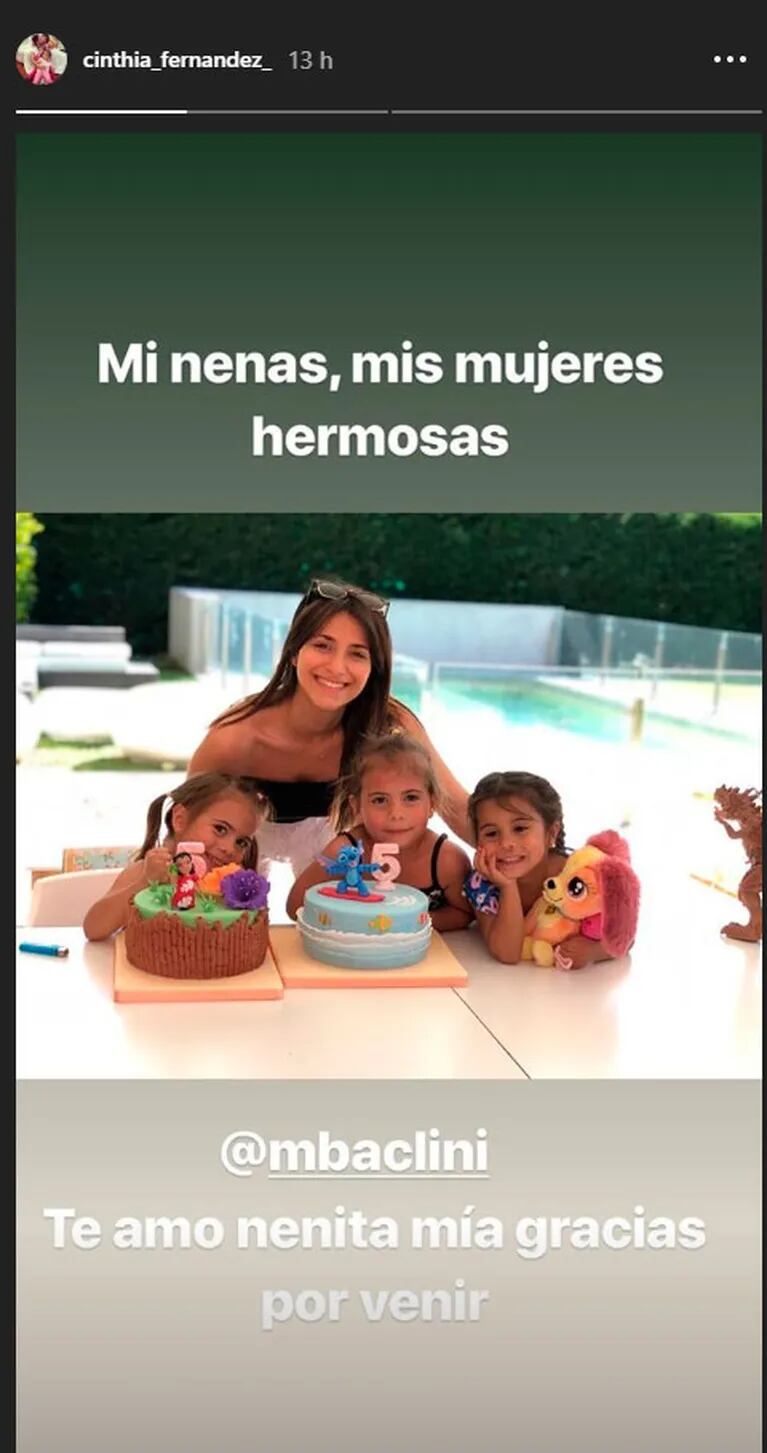 La primera foto de Cinthia Fernández con sus hijas y su novio en el cumple de las gemelas