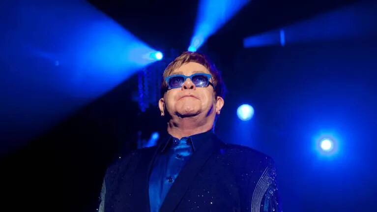 La exmujer de Elton John presenta una medida legal contra el cantante