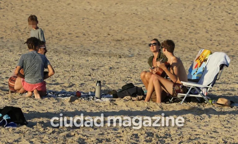 Catarina Spinetta y Nahuel Mutti, un amor de más de dos décadas: sus días en la playa con sus tres hijos