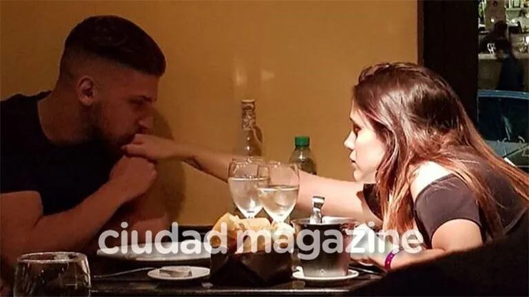 La primera foto romántica de Barbie Vélez y Lucas Rodríguez tras confirmar su noviazgo