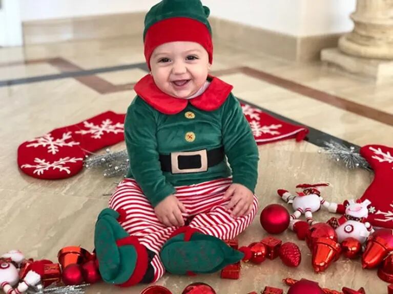 El tierno look navideño de la hija de Evangelina Anderson: "Estamos acá armando el arbolito y de repente apareció un elfo"