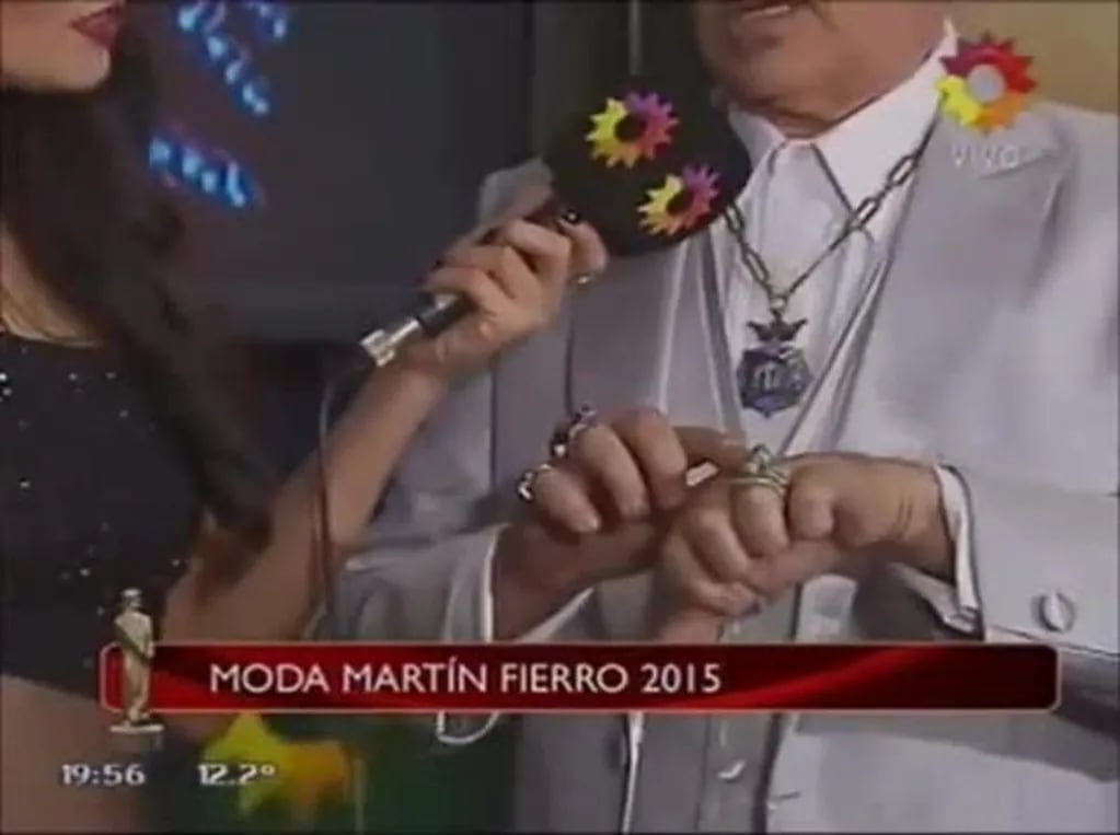 Petti anunció su compromiso con Daiana Yanina Pérez en los Martín Fierro 2015