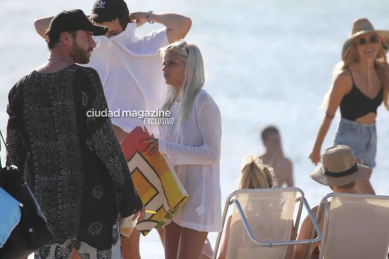 Las fotos de Valentina Zenere junto a su novio español en las playas de Punta: amor y relax frente al mar