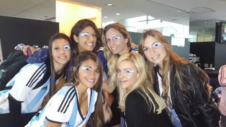 Antonella Roccuzzo, Evangelina Anderson y Gisela Dulko: aliento y belleza en la semifinal del Mundial. (Foto: Instagram)