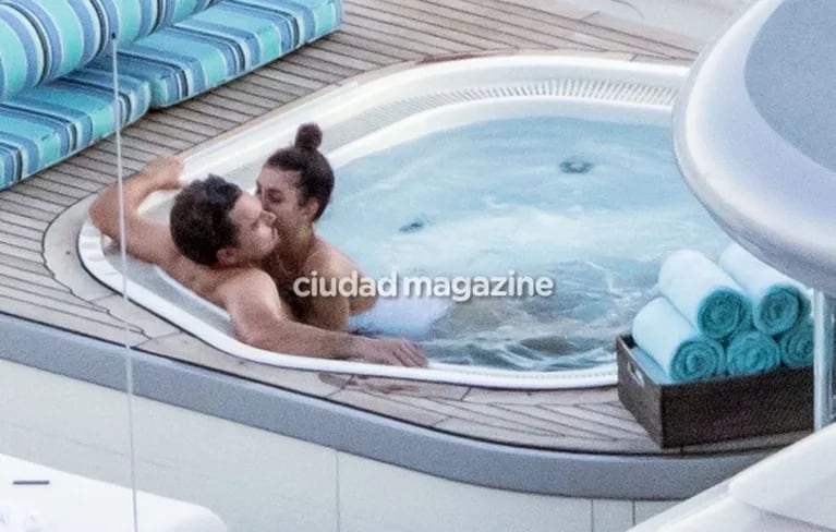 Leonardo DiCaprio, mimoso en un jacuzzi con su novia argentina, Camila Morrone, en Positano