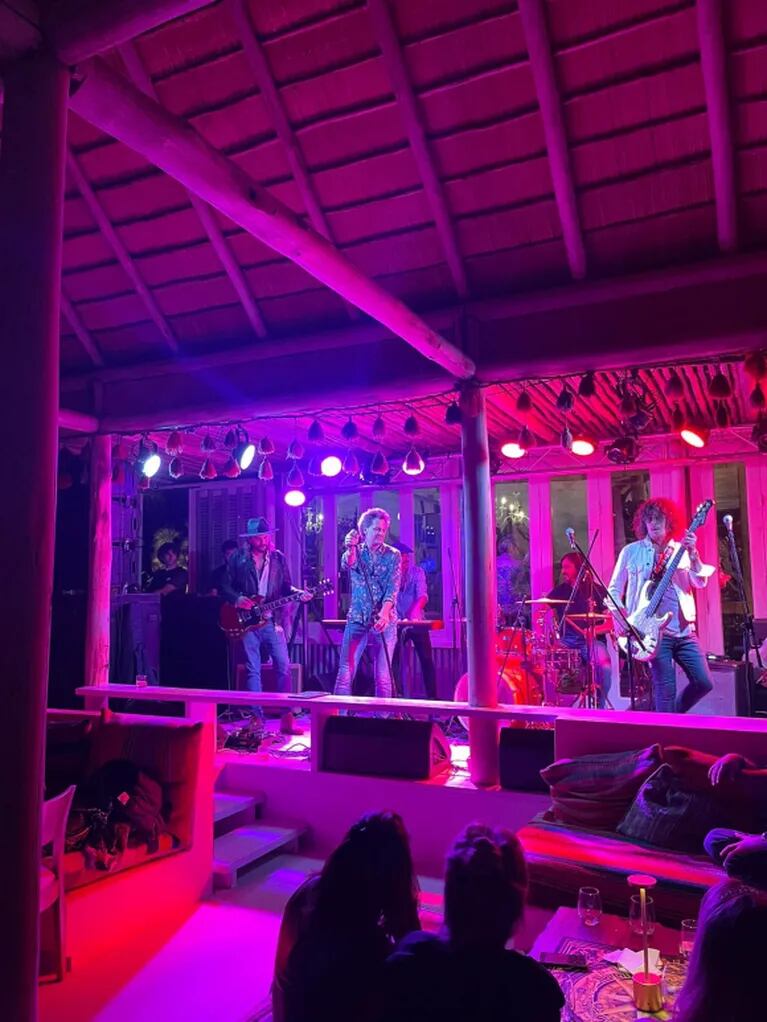  Zorrito Von Quintiero en Punta del Este: mimos con su novia y show con el guitarrista de Mick Jagger 